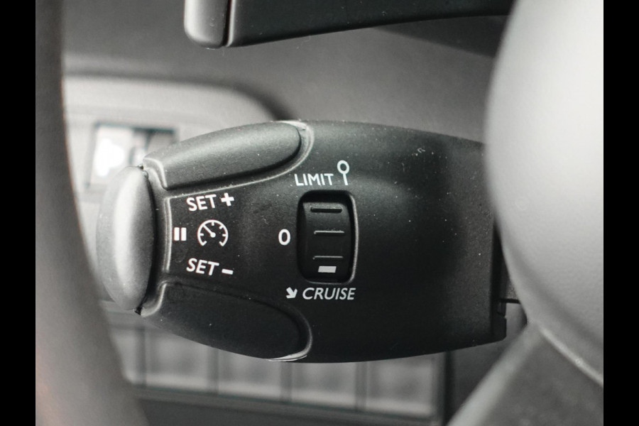 Citroën Berlingo 1.5 BlueHDi 130PK L2 3-zits Automaat Airco Bluetooth PDC achter Trekhaak Citroën Berlingo 1.5 BlueHDi 130PK L2 3-zits Automaat Airco Bluetooth PDC achter Trekhaak