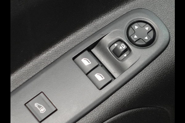 Citroën Berlingo 1.5 BlueHDi 130PK L2 3-zits Automaat Airco Bluetooth PDC achter Trekhaak Citroën Berlingo 1.5 BlueHDi 130PK L2 3-zits Automaat Airco Bluetooth PDC achter Trekhaak