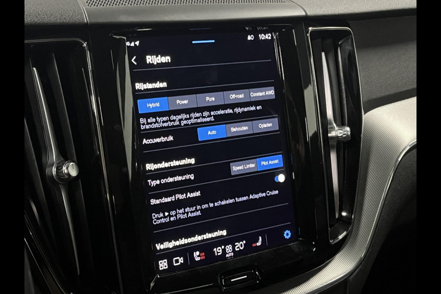Volvo XC60 2.0 T6 Plug-in hybrid AWD R-Design Trekhaak | Long Range | Open dak | Adapt. cruise | 360 | Head-up | Stuur-/Stoelverwarming |