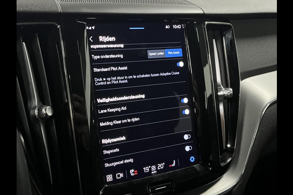 Volvo XC60 2.0 T6 Plug-in hybrid AWD R-Design Trekhaak | Long Range | Open dak | Adapt. cruise | 360 | Head-up | Stuur-/Stoelverwarming |