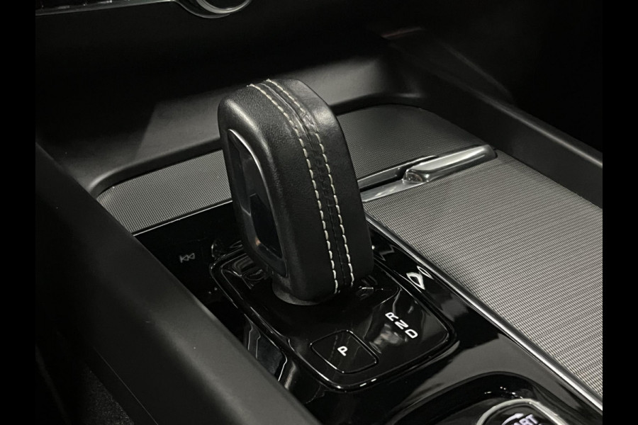 Volvo XC60 2.0 T6 Plug-in hybrid AWD R-Design Trekhaak | Long Range | Open dak | Adapt. cruise | 360 | Head-up | Stuur-/Stoelverwarming |