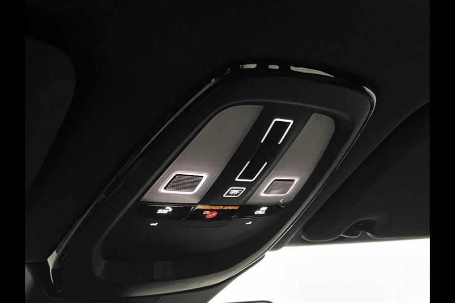 Volvo XC60 2.0 T6 Plug-in hybrid AWD R-Design Trekhaak | Long Range | Open dak | Adapt. cruise | 360 | Head-up | Stuur-/Stoelverwarming |