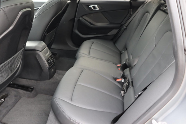 BMW 2 Serie Gran Coupé 218i Introduction Ed. M-Sport org.NL Harman Kardon schuifdak camera's