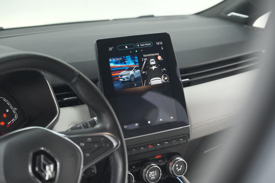 Renault Clio 1.6 E-Tech Hybrid 140 Initiale Paris | Trekhaak | Rondom Camerazicht | Adaptieve Cruise Control | Stoelverwarming