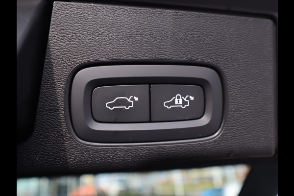 Volvo XC60 2.0 B4 R-Design / Mild-Hybride / Leder/ Facelift / 21-inch Lichtmetaal