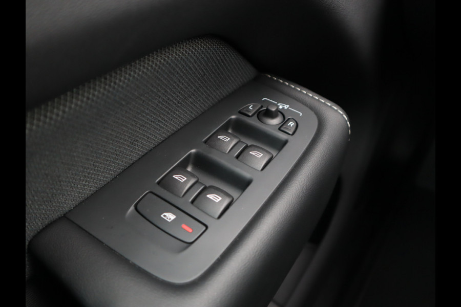 Volvo XC60 2.0 B4 R-Design / Mild-Hybride / Leder/ Facelift / 21-inch Lichtmetaal