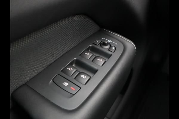 Volvo XC60 2.0 B4 R-Design / Mild-Hybride / Leder/ Facelift / 21-inch Lichtmetaal