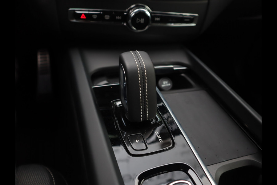 Volvo XC60 2.0 B4 R-Design / Mild-Hybride / Leder/ Facelift / 21-inch Lichtmetaal