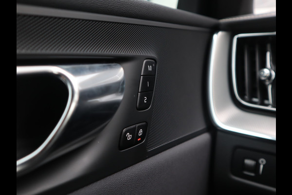 Volvo XC60 2.0 B4 R-Design / Mild-Hybride / Leder/ Facelift / 21-inch Lichtmetaal