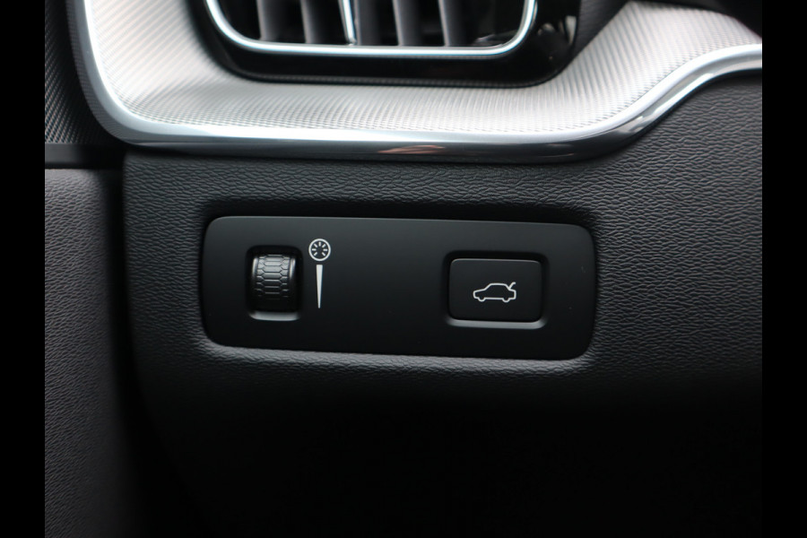 Volvo XC60 2.0 B4 R-Design / Mild-Hybride / Leder/ Facelift / 21-inch Lichtmetaal