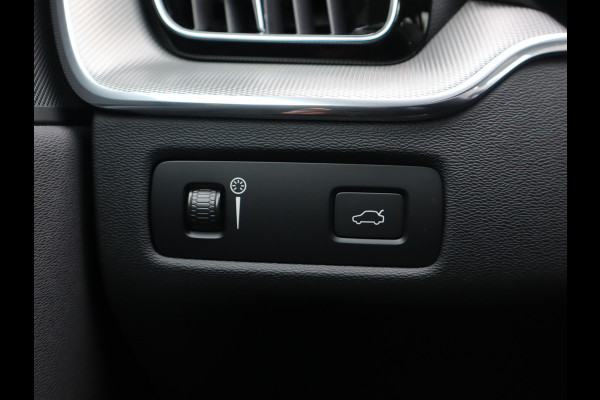 Volvo XC60 2.0 B4 R-Design / Mild-Hybride / Leder/ Facelift / 21-inch Lichtmetaal