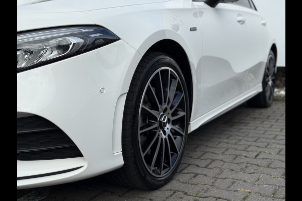 Mercedes-Benz A-Klasse 250 e Business Solution AMG Limited | Pano | Ambient Light | Camera | LED | MBUX | 19 inch