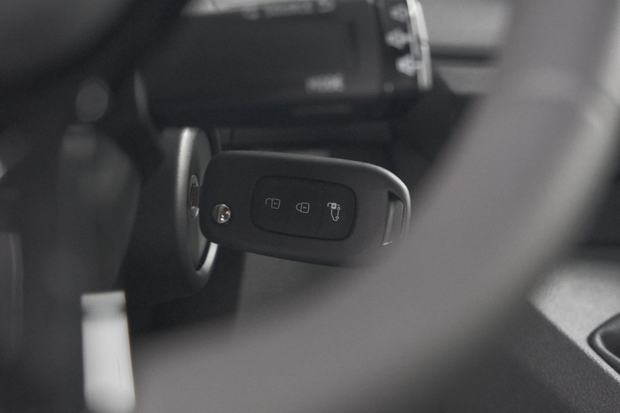 Renault Master T35 2.0 dCi 170 L3H2 Extra | Trekhaak | Camera | Vloerplaat | Apple Carplay