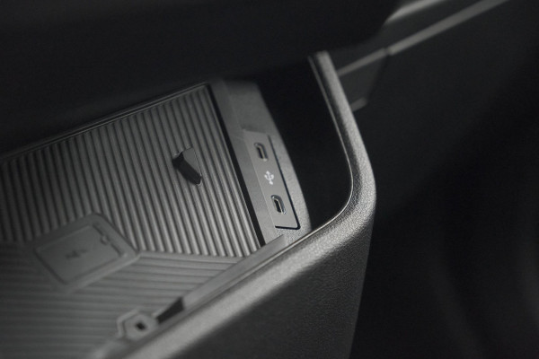 Renault Master T35 2.0 dCi 170 L3H2 Extra | Trekhaak | Camera | Vloerplaat | Apple Carplay