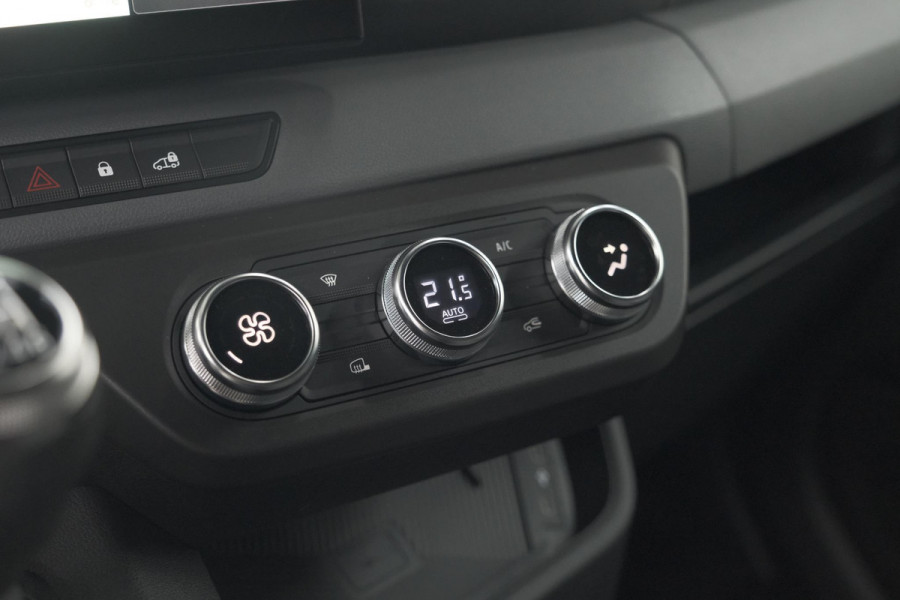 Renault Master T35 2.0 dCi 170 L3H2 Extra | Trekhaak | Camera | Vloerplaat | Apple Carplay