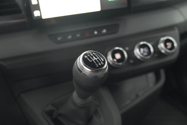 Renault Master T35 2.0 dCi 170 L3H2 Extra | Trekhaak | Camera | Vloerplaat | Apple Carplay