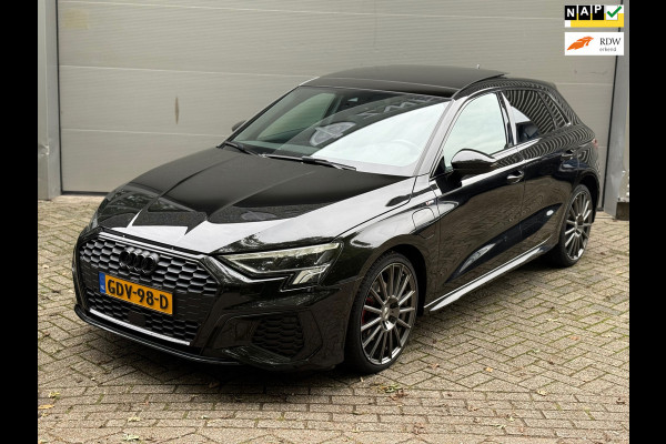 Audi A3 Sportback 45 TFSI e S edition Competition l Pano l Alcantara Diamond stiksels l Virtual l Winterbanden l