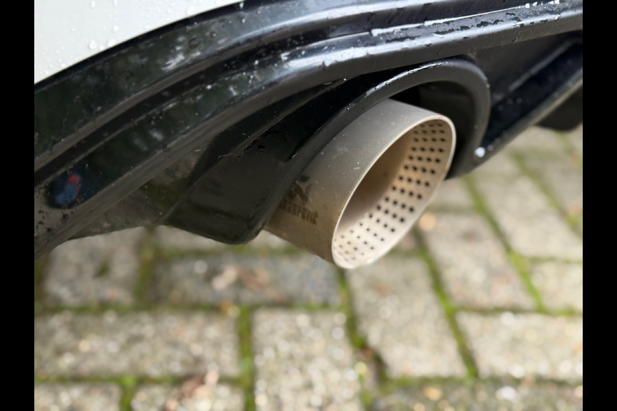 Volkswagen Golf 1.4 eHybrid GTE l Akrapovic l Pano l Volleder l Intelligent Light l ACC l Navi l Full Options l