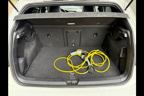 Volkswagen Golf 1.4 eHybrid GTE l Akrapovic l Pano l Volleder l Intelligent Light l ACC l Navi l Full Options l