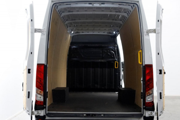 Iveco Daily 35S18 3.0 180pk HiMatic Automaat L4H2 Maxi LED/Camera/Trekhaak 3500kg 02-2023