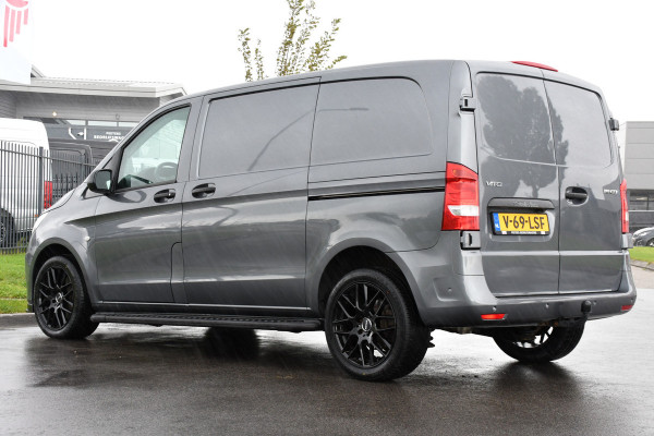 Mercedes-Benz Vito 119 CDI AMG Edition Adaptieve Cruise, Camera, LED, Carplay, 2 x Schuifdeur, Leder, Stoelverwarming, Uniek!