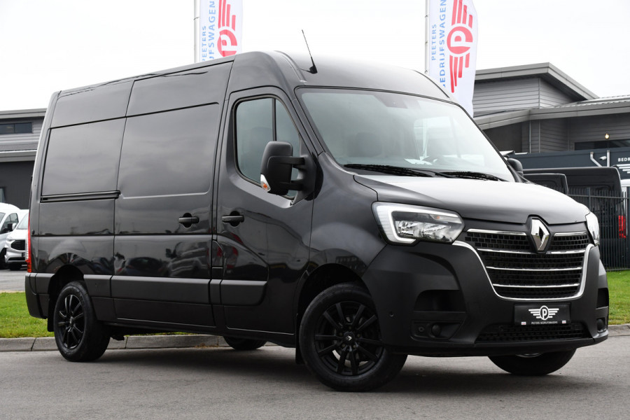 Renault Master T35 2.3 dCi 180 L2H2 Black Edition Camera, Cruise, Carplay, 2 x Schuifdeur, 180pk, Automaat, Trekhaak, Multimedia, Uniek!