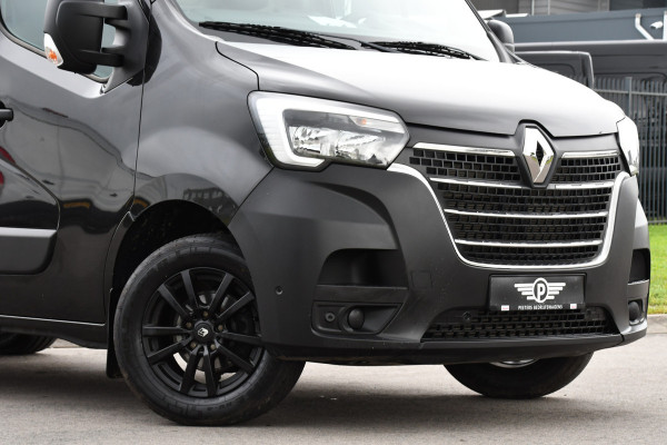 Renault Master T35 2.3 dCi 180 L2H2 Black Edition Camera, Cruise, Carplay, 2 x Schuifdeur, 180pk, Automaat, Trekhaak, Multimedia, Uniek!
