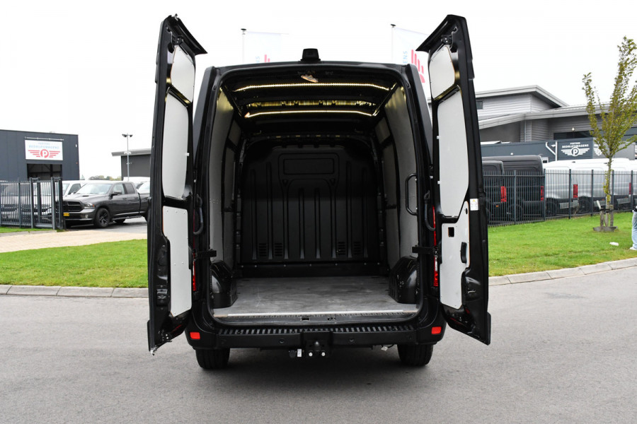 Renault Master T35 2.3 dCi 180 L2H2 Black Edition Camera, Cruise, Carplay, 2 x Schuifdeur, 180pk, Automaat, Trekhaak, Multimedia, Uniek!