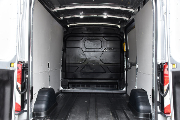 Ford Transit 2.0 TDCI L2H2 PB Edition Camera, Cruise, Carplay, Automaat, 130pk, Multimedia, Trekhaak, NAVI, Uniek!