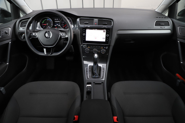 Volkswagen e-Golf E-DITION 36kWh | 136PK | Stoelverwarming | ACC | Led plus | Pdc | Clima | 18'' Pretoria | NL-Auto | 2020.