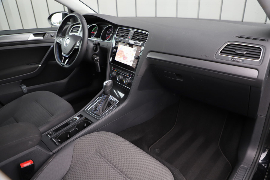 Volkswagen e-Golf E-DITION 36kWh | 136PK | Stoelverwarming | ACC | Led plus | Pdc | Clima | 18'' Pretoria | NL-Auto | 2020.