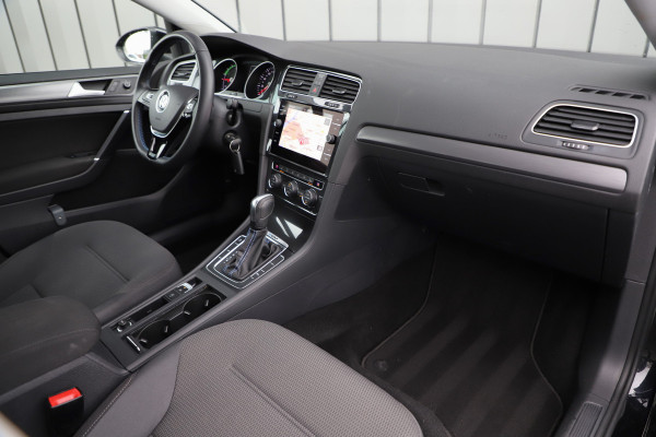 Volkswagen e-Golf E-DITION 36kWh | 136PK | Stoelverwarming | ACC | Led plus | Pdc | Clima | 18'' Pretoria | NL-Auto | 2020.