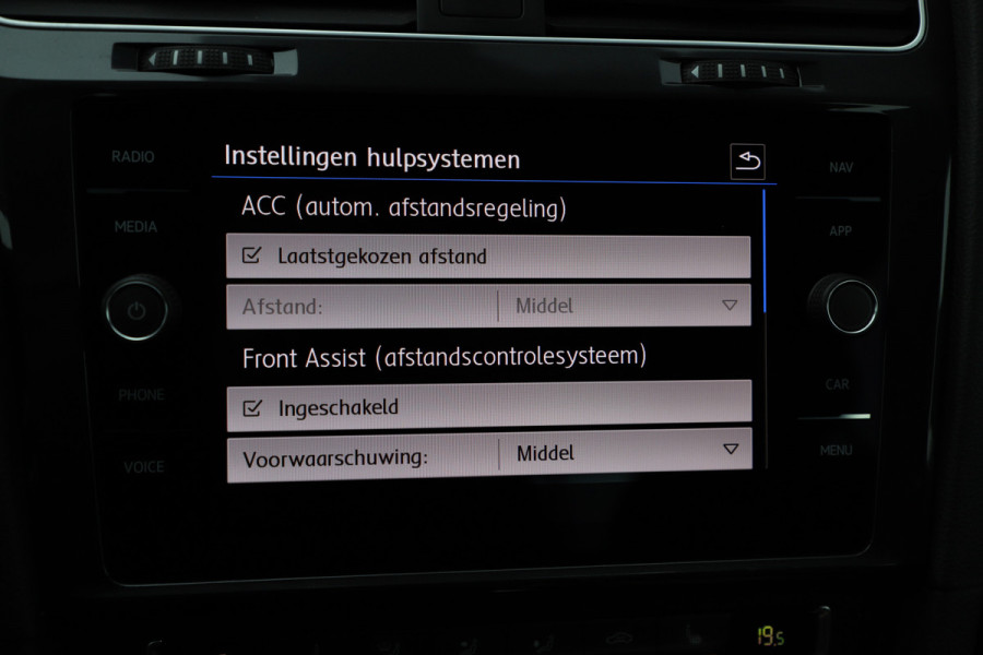 Volkswagen e-Golf E-DITION 36kWh | 136PK | Stoelverwarming | ACC | Led plus | Pdc | Clima | 18'' Pretoria | NL-Auto | 2020.