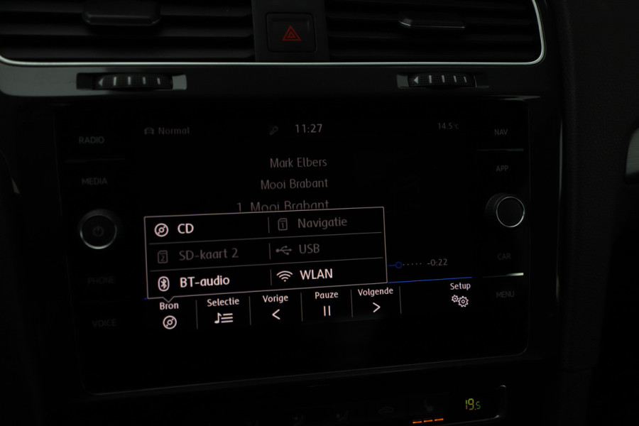 Volkswagen e-Golf E-DITION 36kWh | 136PK | Stoelverwarming | ACC | Led plus | Pdc | Clima | 18'' Pretoria | NL-Auto | 2020.