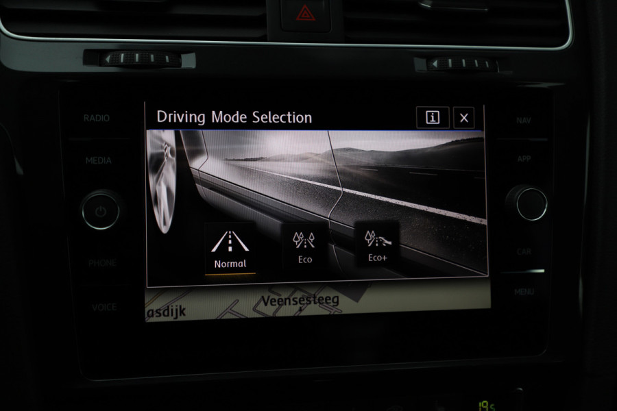 Volkswagen e-Golf E-DITION 36kWh | 136PK | Stoelverwarming | ACC | Led plus | Pdc | Clima | 18'' Pretoria | NL-Auto | 2020.