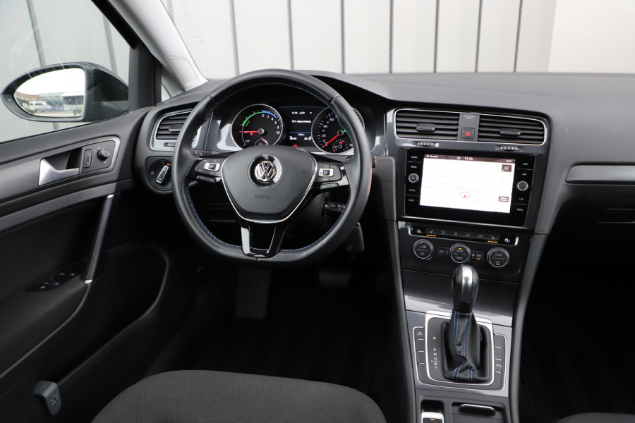 Volkswagen e-Golf E-DITION 36kWh | 136PK | Stoelverwarming | ACC | Led plus | Pdc | Clima | 18'' Pretoria | NL-Auto | 2020.