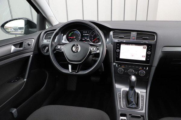 Volkswagen e-Golf E-DITION 36kWh | 136PK | Stoelverwarming | ACC | Led plus | Pdc | Clima | 18'' Pretoria | NL-Auto | 2020.