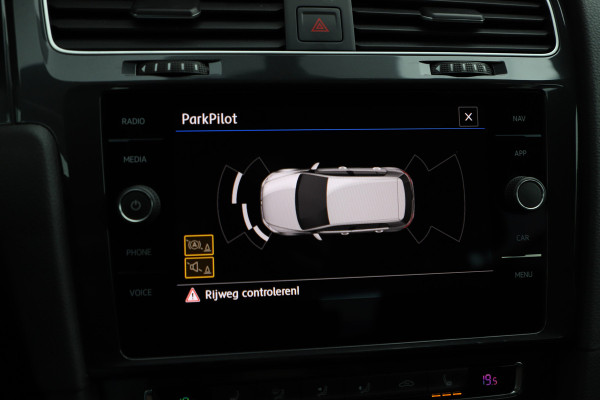 Volkswagen e-Golf E-DITION 36kWh | 136PK | Stoelverwarming | ACC | Led plus | Pdc | Clima | 18'' Pretoria | NL-Auto | 2020.