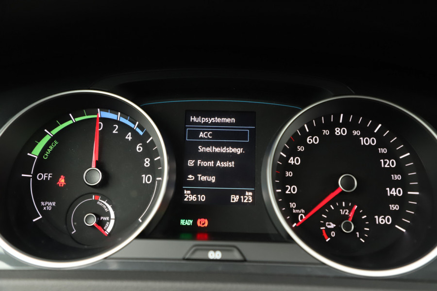 Volkswagen e-Golf E-DITION 36kWh | 136PK | Stoelverwarming | ACC | Led plus | Pdc | Clima | 18'' Pretoria | NL-Auto | 2020.