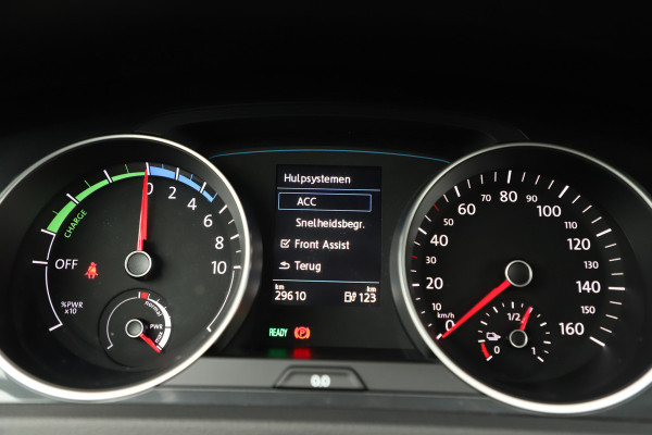 Volkswagen e-Golf E-DITION 36kWh | 136PK | Stoelverwarming | ACC | Led plus | Pdc | Clima | 18'' Pretoria | NL-Auto | 2020.