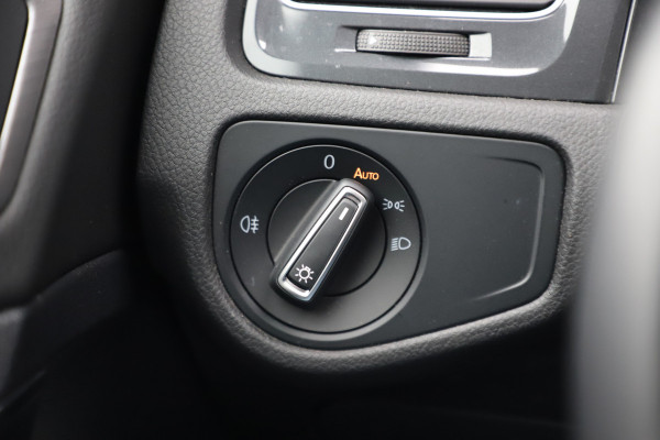 Volkswagen e-Golf E-DITION 36kWh | 136PK | Stoelverwarming | ACC | Led plus | Pdc | Clima | 18'' Pretoria | NL-Auto | 2020.