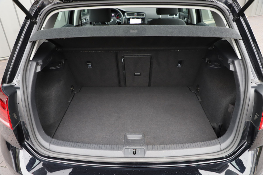 Volkswagen e-Golf E-DITION 36kWh | 136PK | Stoelverwarming | ACC | Led plus | Pdc | Clima | 18'' Pretoria | NL-Auto | 2020.