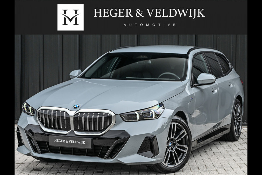 BMW 5 Serie Touring 530e xDrive M-SPORT | 360 CAMERA | ICONIC GRILL | HEAD-UP | ADAPTIVE LED | AMBIANCE VERLICHTING | COMFORT ACCESS | ADAPT
