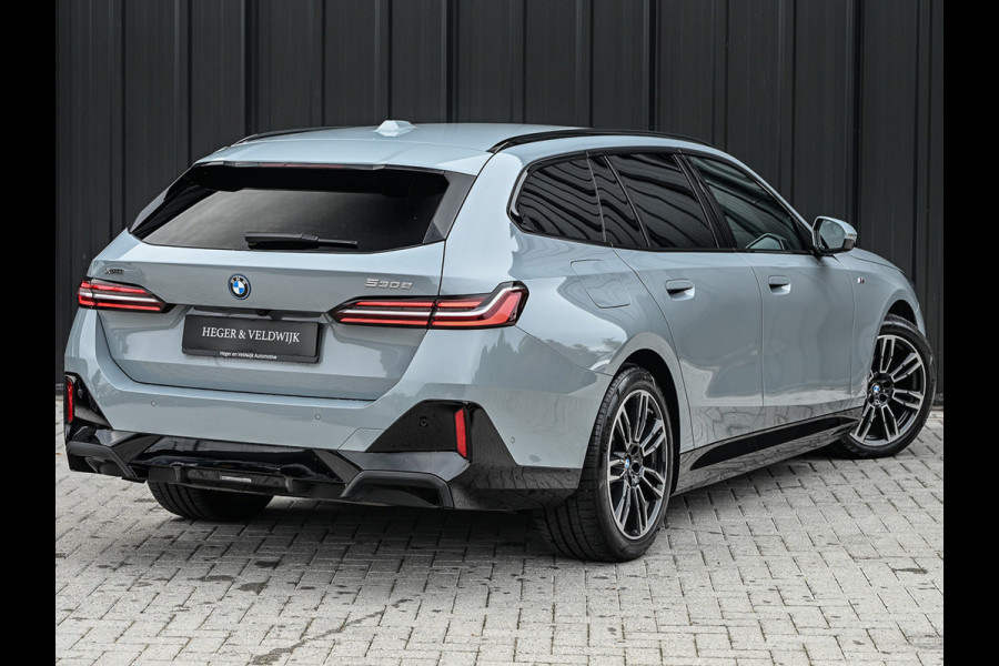 BMW 5 Serie Touring 530e xDrive M-SPORT | 360 CAMERA | ICONIC GRILL | HEAD-UP | ADAPTIVE LED | AMBIANCE VERLICHTING | COMFORT ACCESS | ADAPT