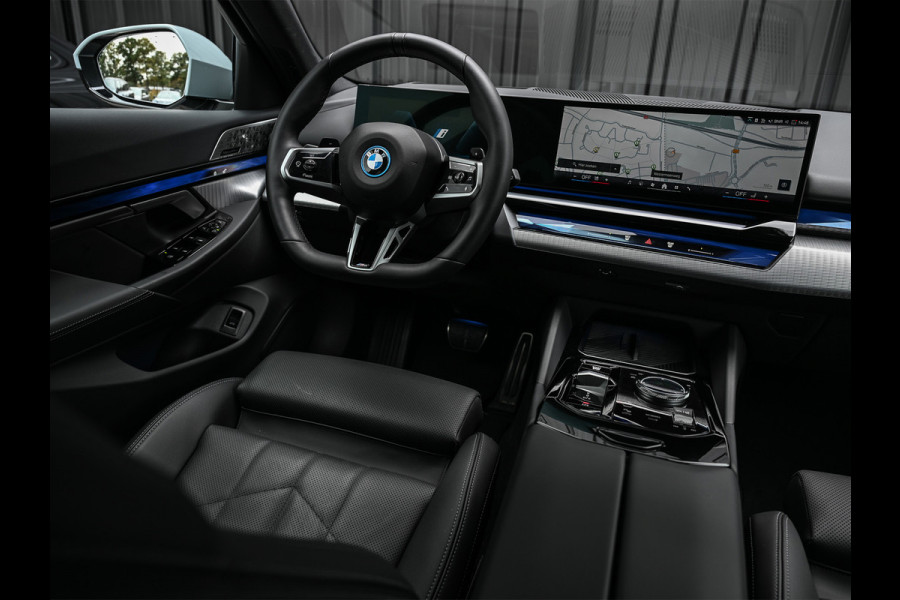BMW 5 Serie Touring 530e xDrive M-SPORT | 360 CAMERA | ICONIC GRILL | HEAD-UP | ADAPTIVE LED | AMBIANCE VERLICHTING | COMFORT ACCESS | ADAPT