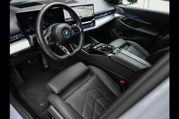 BMW 5 Serie Touring 530e xDrive M-SPORT | 360 CAMERA | ICONIC GRILL | HEAD-UP | ADAPTIVE LED | AMBIANCE VERLICHTING | COMFORT ACCESS | ADAPT