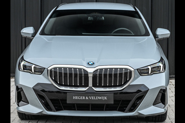 BMW 5 Serie Touring 530e xDrive M-SPORT | 360 CAMERA | ICONIC GRILL | HEAD-UP | ADAPTIVE LED | AMBIANCE VERLICHTING | COMFORT ACCESS | ADAPT