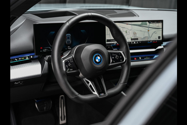 BMW 5 Serie Touring 530e xDrive M-SPORT | 360 CAMERA | ICONIC GRILL | HEAD-UP | ADAPTIVE LED | AMBIANCE VERLICHTING | COMFORT ACCESS | ADAPT