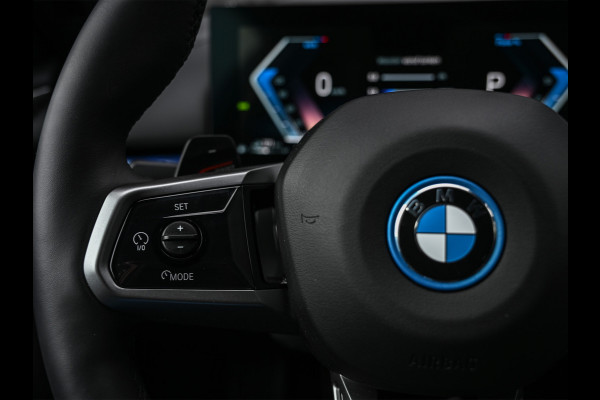 BMW 5 Serie Touring 530e xDrive M-SPORT | 360 CAMERA | ICONIC GRILL | HEAD-UP | ADAPTIVE LED | AMBIANCE VERLICHTING | COMFORT ACCESS | ADAPT