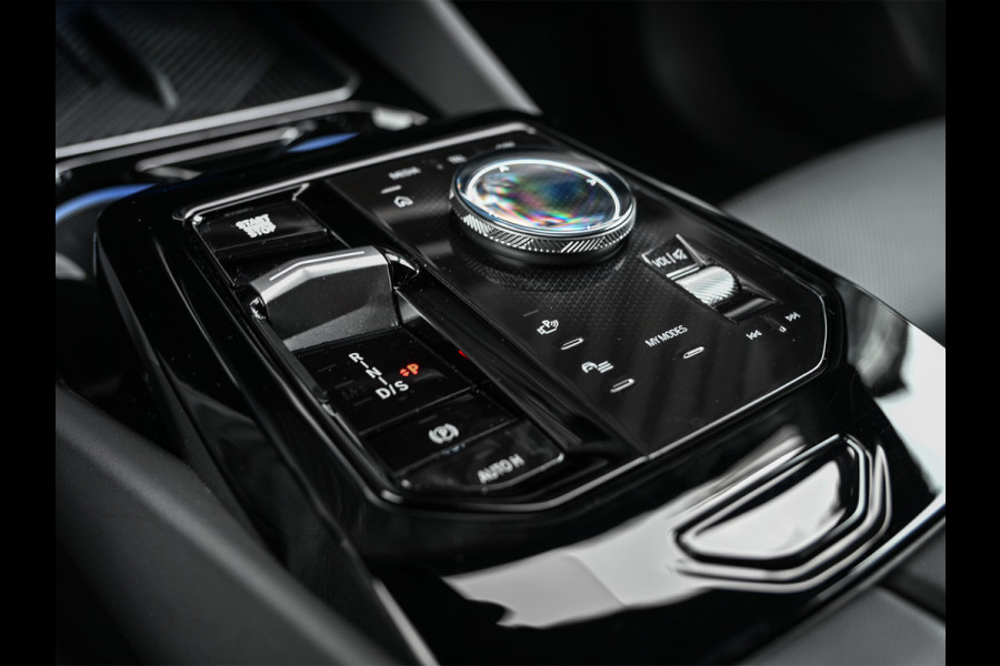 BMW 5 Serie Touring 530e xDrive M-SPORT | 360 CAMERA | ICONIC GRILL | HEAD-UP | ADAPTIVE LED | AMBIANCE VERLICHTING | COMFORT ACCESS | ADAPT